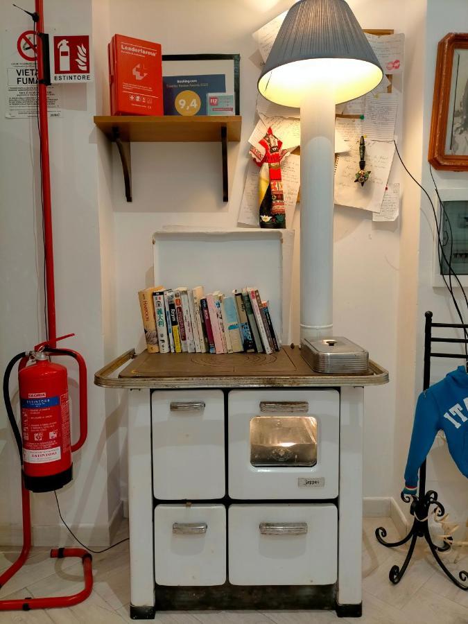 Lanzies Guesthouse ローマ エクステリア 写真